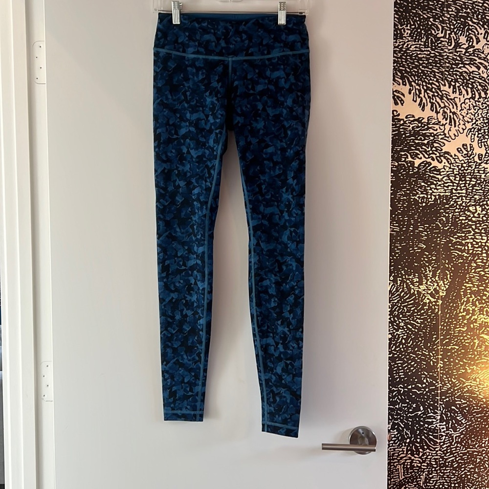 Lululemon leggings size 6